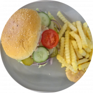 Es erwartet Euch heute ein vielfältiges Angebot von Burgern, Sandwiches und Hot Dogs. Heutige Tagesempfehlung: Burger 'Beef'n Cheese' mit Tomaten, Eisberg, Zwiebeln, Gurke und House Dip (9,15,19,22,23,52,81,83) dazu als Menüoption verschiedene Pommes