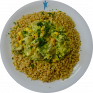 'Spicy-Green-Curry' mit Brokkoli, Süßkartoffeln, Champignons und Kokosmilch (18,49) dazu Fladenbrot (23,81)