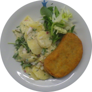 Sellerieschnitzel (21,81) dazu Kartoffelsalat mit Gurke, Senf und Dill (22) und Salatgarnitur