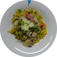 Pastaabend: Grüne Bandnudeln mit Knoblauch, Pilzen, Creme fraiche und Salami (1,2,3,19,46,49,51,81)