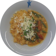 Kleine Portion: Hirtenkäse-Kichererbsen-Pfanne mit Bohnen, Zwiebel, Tomaten und Knoblauch (2,19,49) dazu Couscous a la Nuri (81)