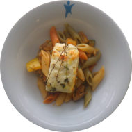 Halloumi mariniert mit Rosmarin, Thymian, Olivenöl und buntem Pfeffer (19) dazu Pastapfanne Ratatouille mit Knoblauch und frischen Gemüse (49,81)