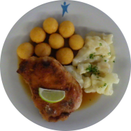 Hausgemachtes Schweineschnitzel nach 'Braumeister Art', mit einer Schinken-Käse-Füllung (2,3,8,15,19,51,81) an Bratenjus (81), dazu Blumenkohl mit Sauce Hollandaise (8,15,19) und Kartoffelbällchen (81)