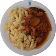 Feuerfleisch mit Paprika, Chili und Gemüsemais (3,21,51,52) dazu Gabelspaghetti (81)